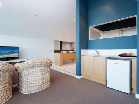 Venabu On Garuwa 20 Garuwa Street Spectacular House With Fabulous Views - VIC Tourism 0