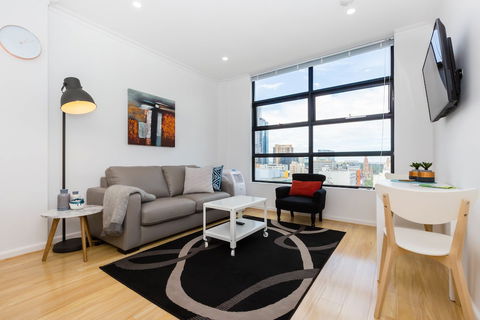 ROLAND, 1BDR Melbourne Apartment - VIC Tourism 4