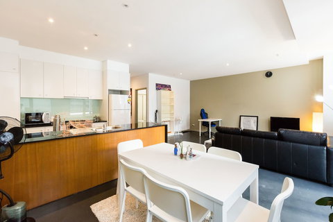 MEGAN, 2BDR Melbourne Apartment - VIC Tourism 1