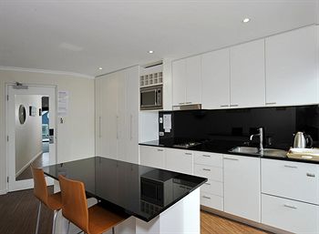 Waters Edge Luxury At Mandurah - VIC Tourism 5