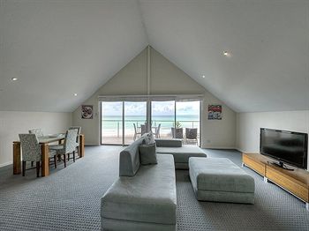 Waters Edge Luxury At Mandurah - VIC Tourism 6