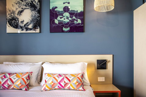 Nightcap At Monash Hotel - VIC Tourism 5