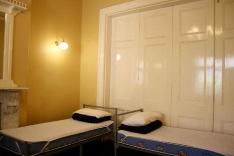 Glenelg Beach Hostel - VIC Tourism 7