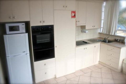 Glenelg Beach Hostel - VIC Tourism 2