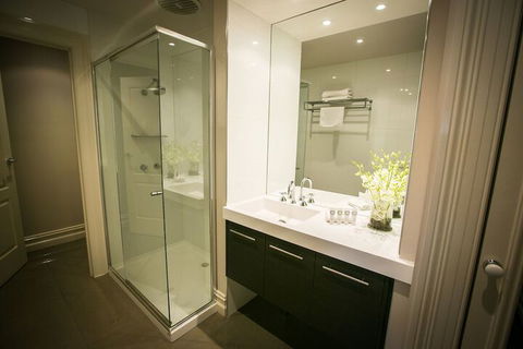 Gallery Apartments - VIC Tourism 5
