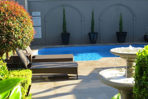 Gallery Apartments - VIC Tourism 1