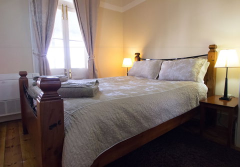 Royal Apartments - VIC Tourism 4