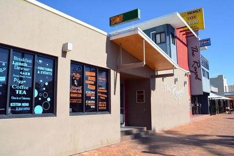 O'Shea's Royal Hotel - VIC Tourism 1