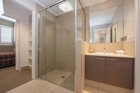 Laguna Apartments - VIC Tourism 4