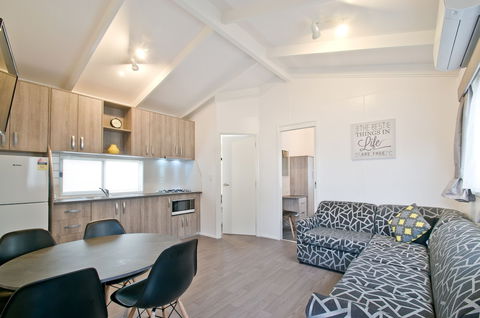 Warragul Gardens Holiday Park - VIC Tourism 3
