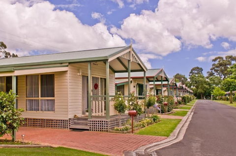 Warragul Gardens Holiday Park - VIC Tourism 0