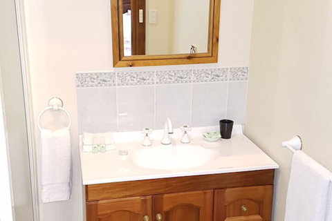 The Postmaster Inn BnB - VIC Tourism 3