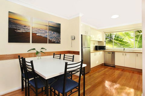 Flynns On Surf Beach Villas - VIC Tourism 3