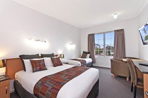 William Dutton Motel - VIC Tourism 1