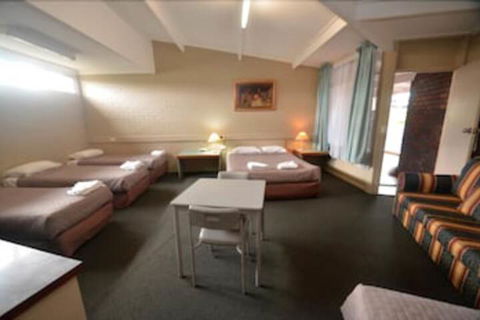Parkview Motor Inn Parkes - VIC Tourism 3
