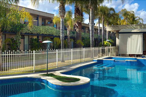 Sandors Motor Inn - VIC Tourism 3