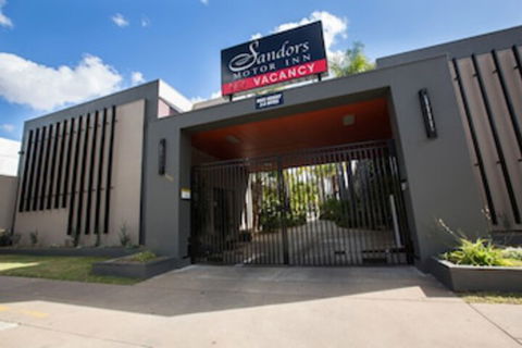 Sandors Motor Inn - VIC Tourism 0