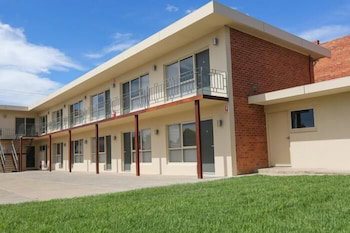 Seven Pines Motor Inn - VIC Tourism 0
