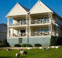 Lakeside Suites 1 - VIC Tourism