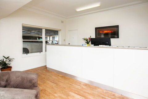 Cowra Motor Inn - VIC Tourism 7