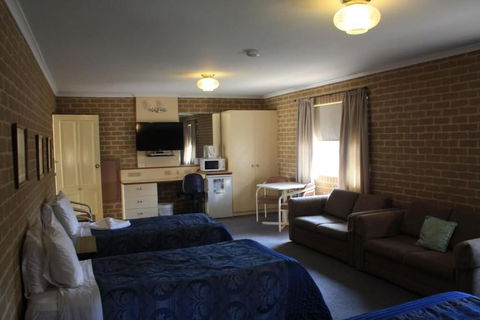 Grand Manor Motor Inn - Queanbeyan - VIC Tourism 6
