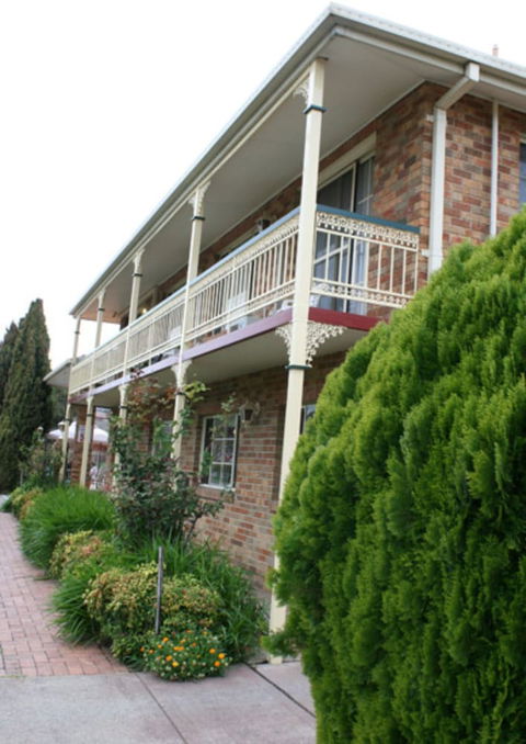 Grand Manor Motor Inn - Queanbeyan - VIC Tourism 1