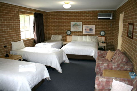 Grand Manor Motor Inn - Queanbeyan - VIC Tourism 5