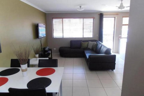 Beachside Court Holiday Apartments - VIC Tourism 5