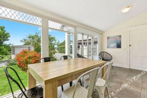 Rose Garden Spacious Family Home Near CBD - VIC Tourism 6