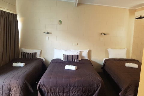 Windsor Hotel Dalby - VIC Tourism 1