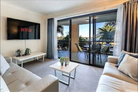 Gold Coast Apartment At Sandcastles On Broadwater - VIC Tourism 0