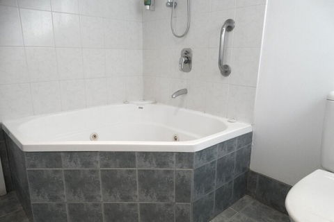 MAS Country Colonial Motor Inn - VIC Tourism 6