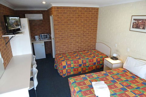 MAS Country Colonial Motor Inn - VIC Tourism 3