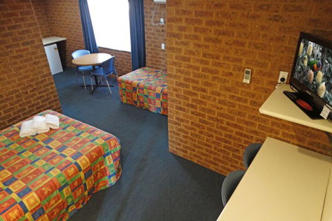 MAS Country Colonial Motor Inn - VIC Tourism 1