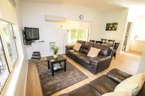 Silver Birches Holiday Unit 1 - VIC Tourism 4