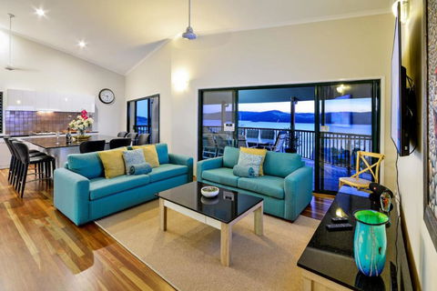 NEWLY BEAUTFULLY RENOVATED 16 The Casuarina 3 Bedroom House With 180 Degree Ocean Views - VIC Tourism 6