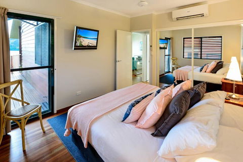 NEWLY BEAUTFULLY RENOVATED 16 The Casuarina 3 Bedroom House With 180 Degree Ocean Views - VIC Tourism 1
