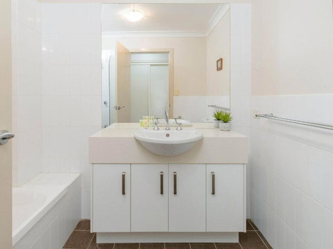 Seaspray 3 Straight Across The Road From Main Beach Yamba - VIC Tourism 2