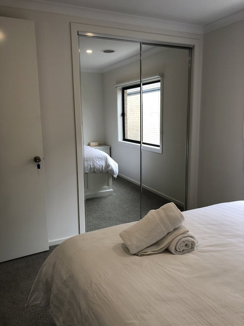 Apple House Upper Point Cook - VIC Tourism 4