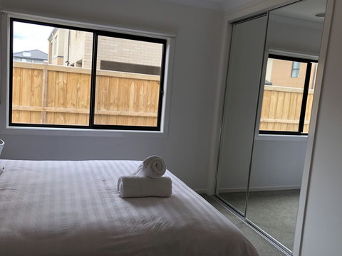 Apple House Upper Point Cook - VIC Tourism 2