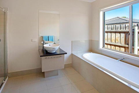 Toonalook Retreat Pet Friendly & Close To Town - VIC Tourism 3