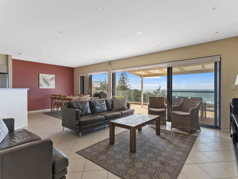 Aqua Shores Penthouse - VIC Tourism 3