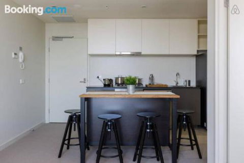 A Cozy CBD Suite With Spectacular City Views - VIC Tourism 5