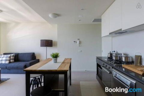 A Cozy CBD Suite With Spectacular City Views - VIC Tourism 0