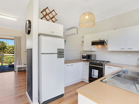 Scenic Shack 4 Scenic Way - VIC Tourism 4