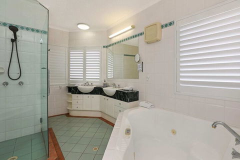 PRTFINO Ultimate Penthouse - VIC Tourism 5