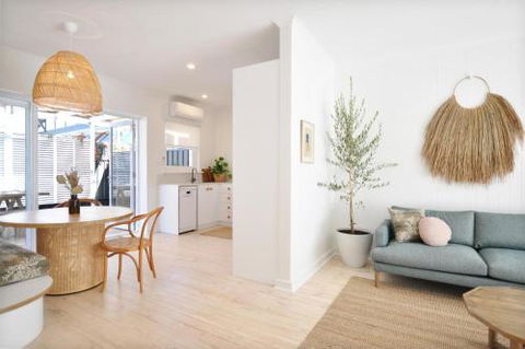 Pine At Arlos Refined Luxury In Glenelg - VIC Tourism 1