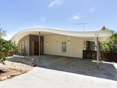 Pipi Palace - VIC Tourism 0
