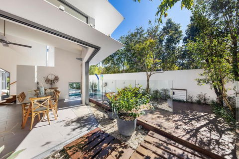 Ultimate Light & Space Noosa Heads - VIC Tourism 4