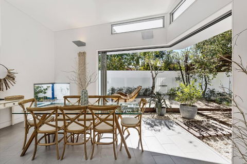 Ultimate Light & Space Noosa Heads - VIC Tourism 2